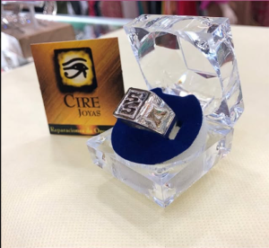 Anillo en plata con simbologia en oro (Personalizado)